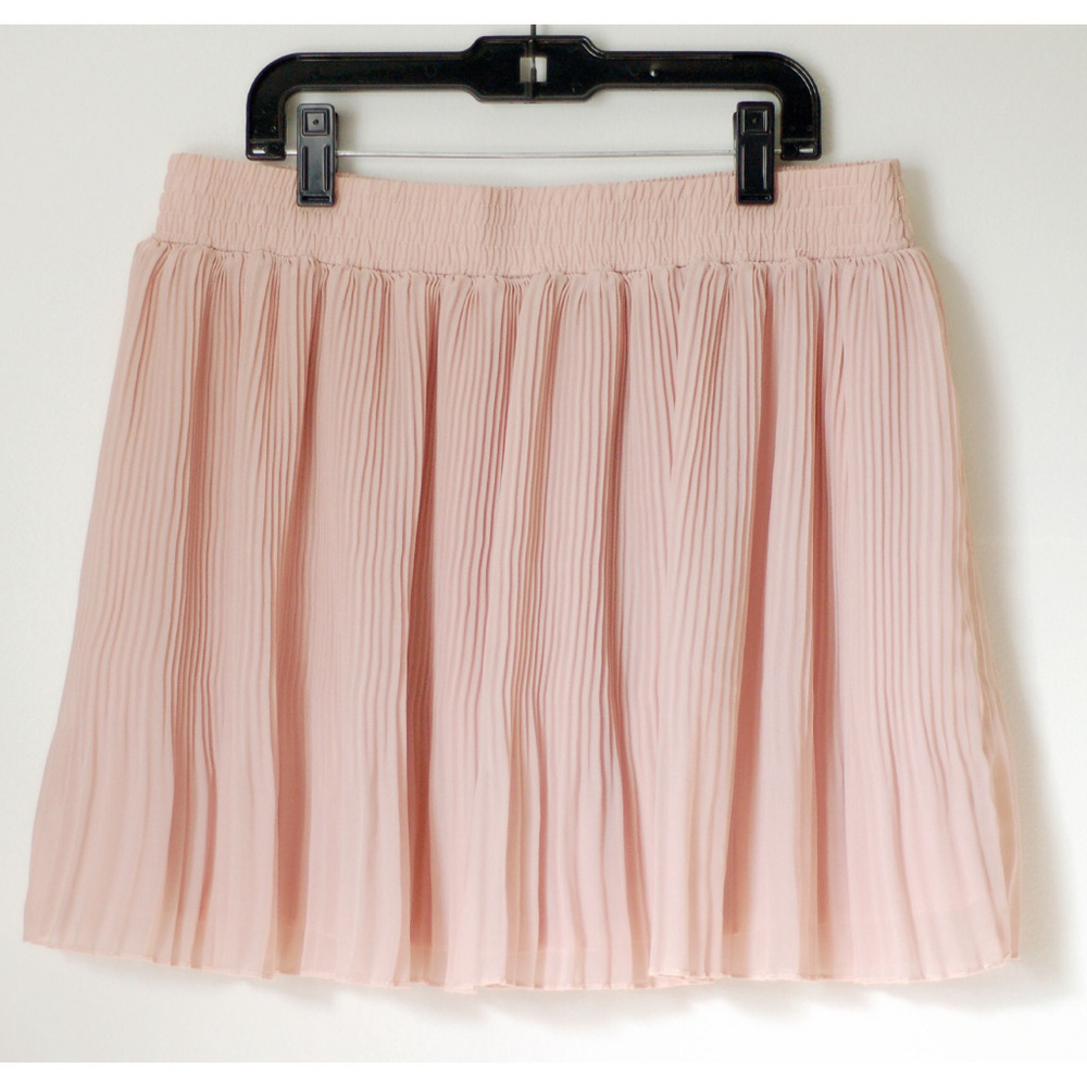 LA Hearts blush pink pleated mini skirt